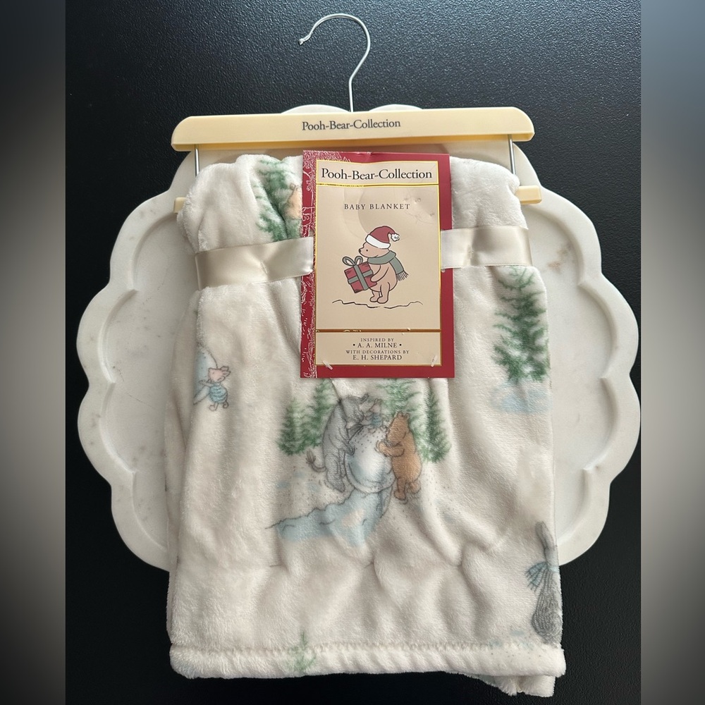 Pooh-Bear-Collection ~ Pooh & Friends Sled & Snowball Baby Blanket